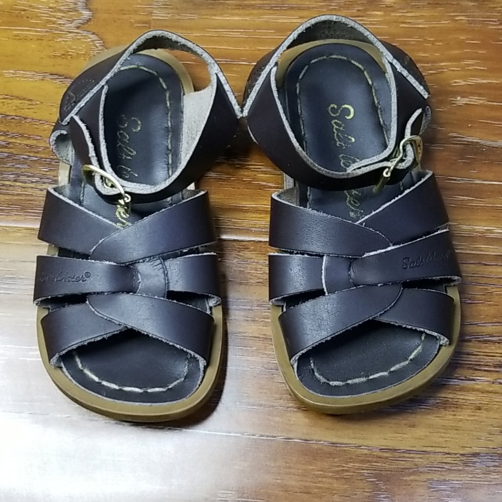 Saltwater sandals baby size 6